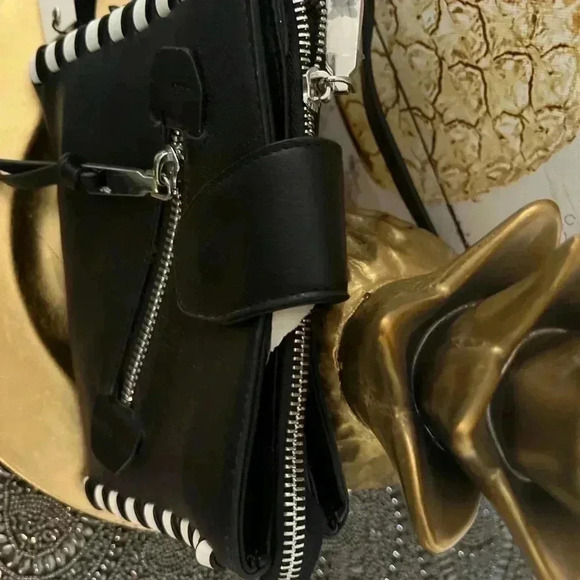 BCBG AUBRY CROSSBODY BAG NWT - Picture 5 of 16